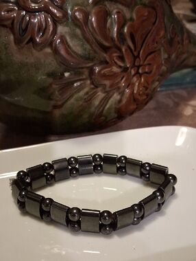 Polished Hematite Magnetic Balance Bead Stretch Bracelet - Dark Gray